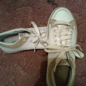 White Nike tennis shoes with light suede detail